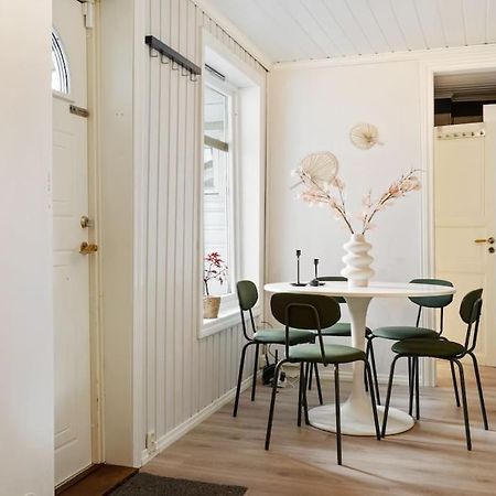 Central Apartment With Balcony, Self-Check In & Private Entrance Берген Экстерьер фото