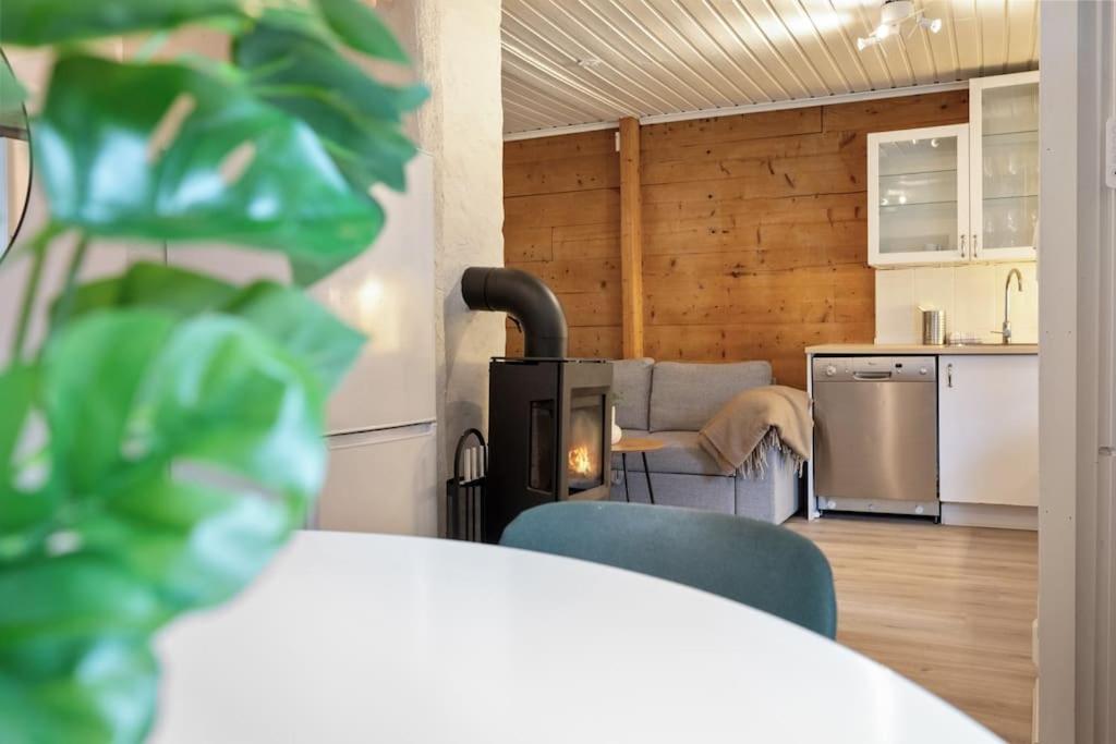 Central Apartment With Balcony, Self-Check In & Private Entrance Берген Экстерьер фото