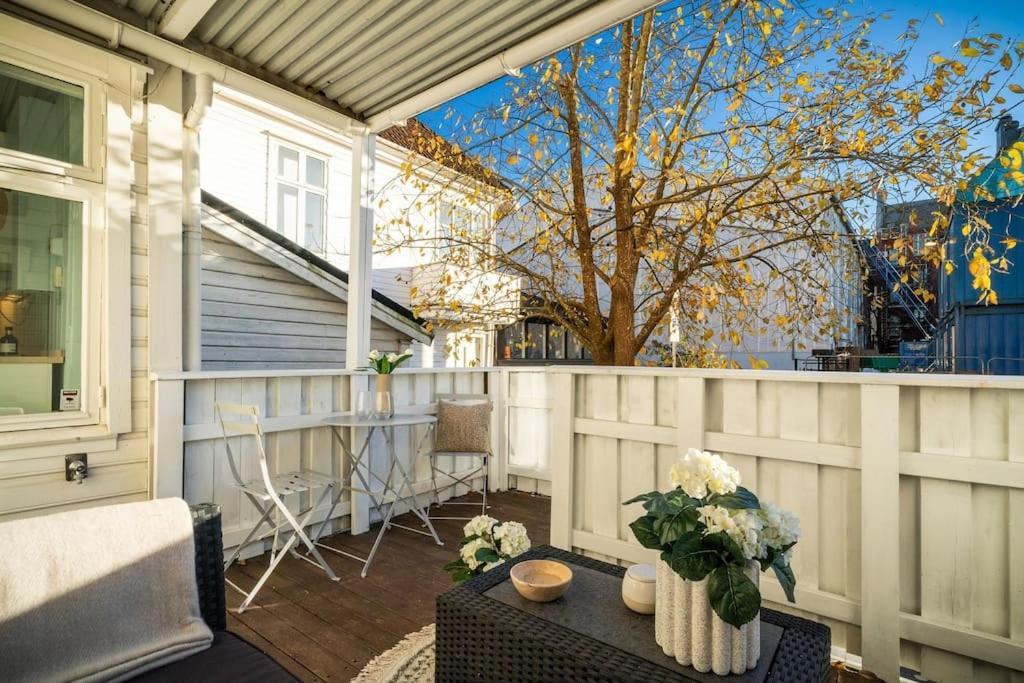 Central Apartment With Balcony, Self-Check In & Private Entrance Берген Экстерьер фото