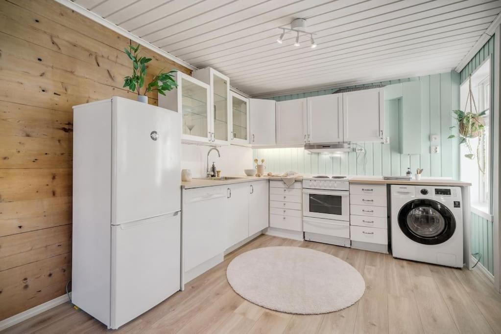 Central Apartment With Balcony, Self-Check In & Private Entrance Берген Экстерьер фото