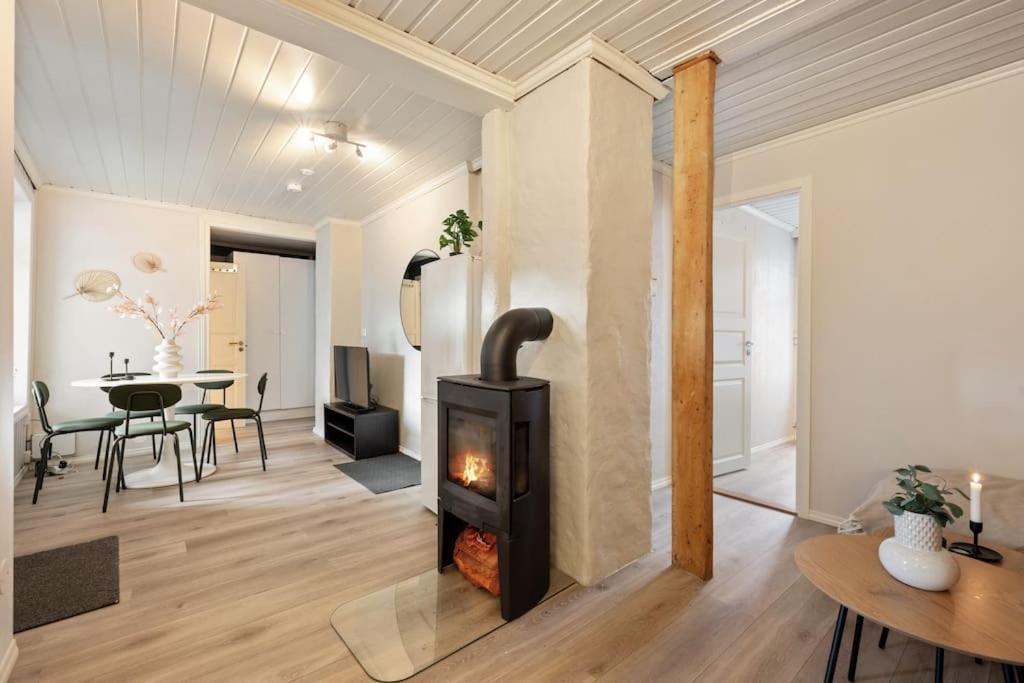 Central Apartment With Balcony, Self-Check In & Private Entrance Берген Экстерьер фото